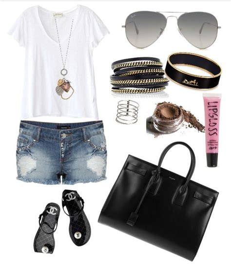 Laid back outfit / fashion.