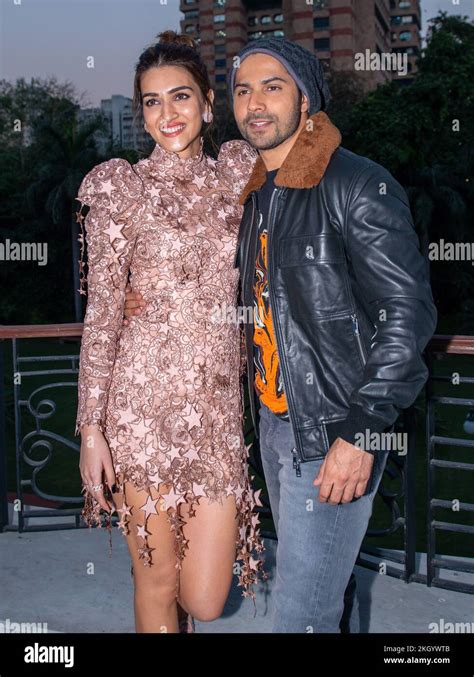 Bollywood Actor Varun Dhawan And Actress Kriti Sanon Pose For Photos