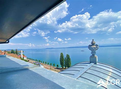 Magnifique appartement en Attique de 6 5 pièces avec vue sur lac à