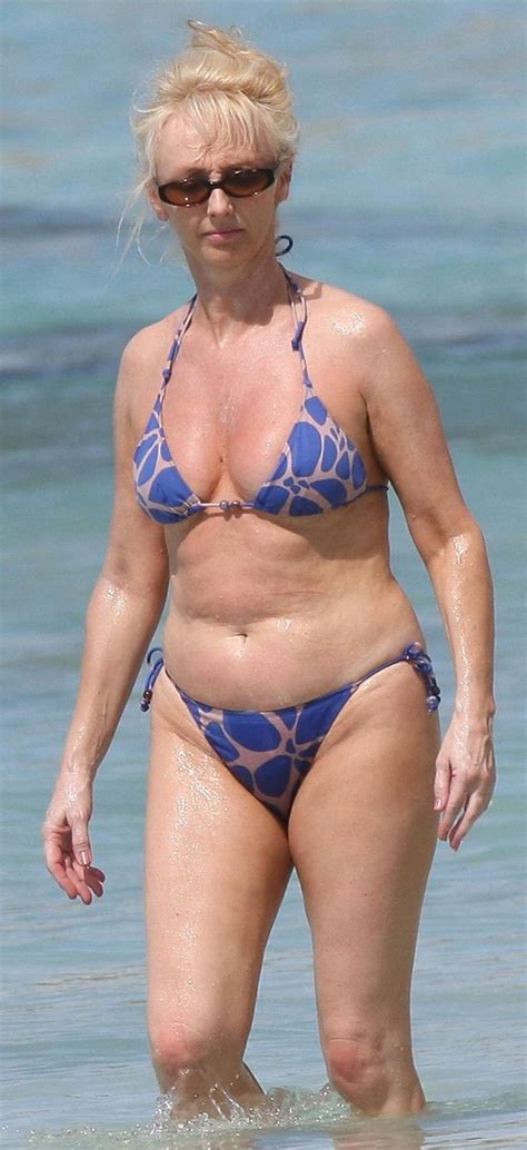 Mamma Incinta Calda In Bikini Linda Milf Incinta Sulla Spiaggia Nuovi