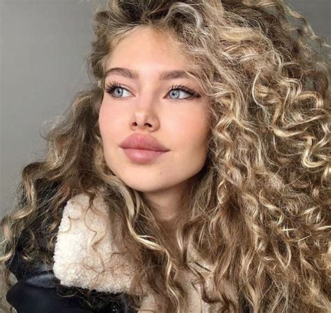 Pin By ирина On Стили причесок Beautiful Curly Hair Curly Hair Tips Gorgeous Hair