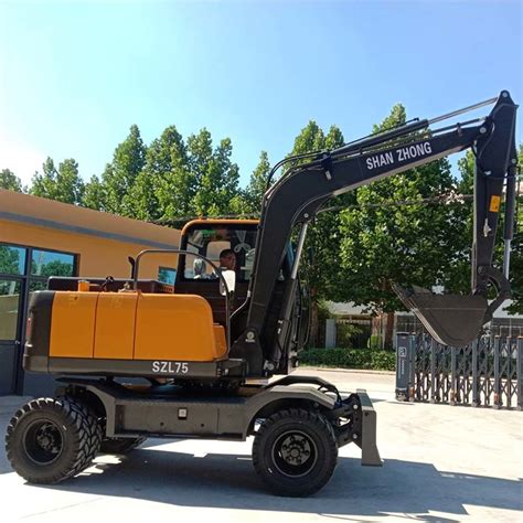 Shanzhong Brand Ton Wheel Excavator With Cylinders Engine China