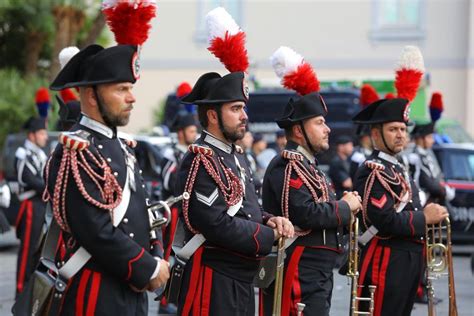 Napoli La Festa Per I Anni Dellarma Dei Carabinieri