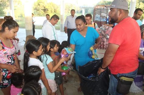 Entregan Apoyos Alimentarios Y Juguetes A Pobladores De San Isidro El