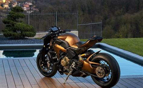 Naked Ducati Panigale V Unveiled