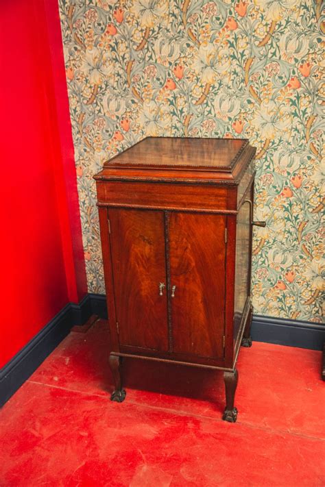 Floorstanding Gramophone Cabinet Otse