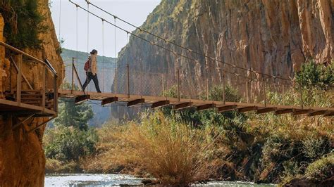 La Ruta De Los Puentes Colgantes De Chulilla Cruza El Ca N Del R O