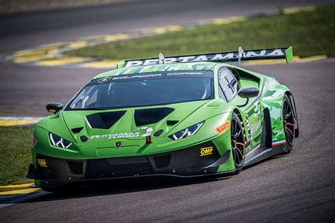 Lamborghini Celebrates Production of 400th Huracán Racing Car