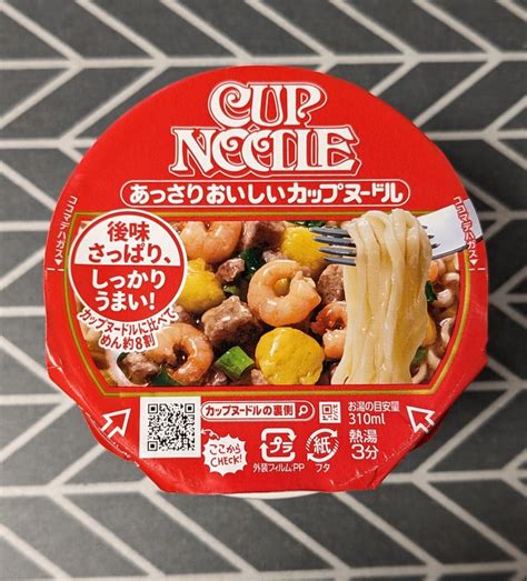 ⑪カップ目 日清 あっさりおいしいカップヌードル ラーメンの麺が伸びないうちに。