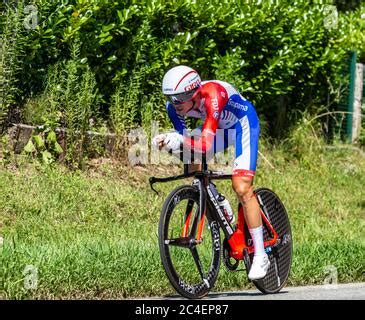 Fran Ais Rudy Molard De Groupama Fdj F Te Sur Le Podium Dans Le Maillot