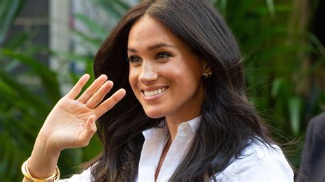 Meghan Markle The Duchess Of Sussexs Favourite Classic White Shirt