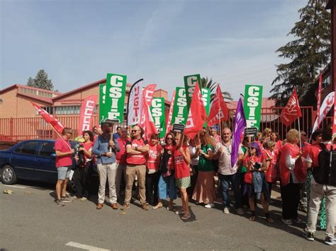 Una Concentraci N En La Puerta Del Crmf Exige La Apertura Inmediata