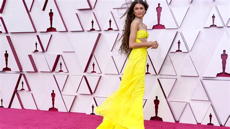 Premios Oscar El Vestido Amarillo De Zendaya Reinterpreta Su