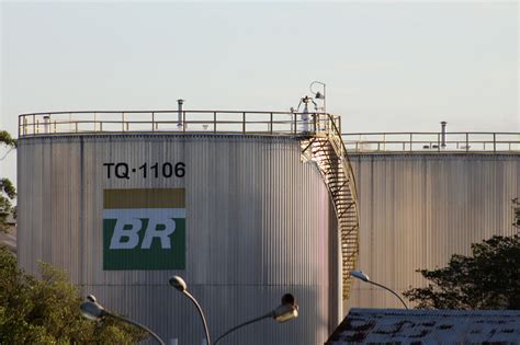 Petrobras Reinicia Processo De Venda De Tr S Refinarias