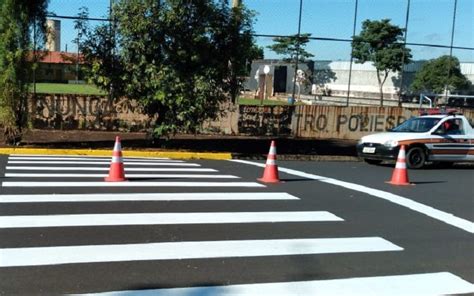 Volta às aulas Demutran realiza pintura das faixas de pedestres nas