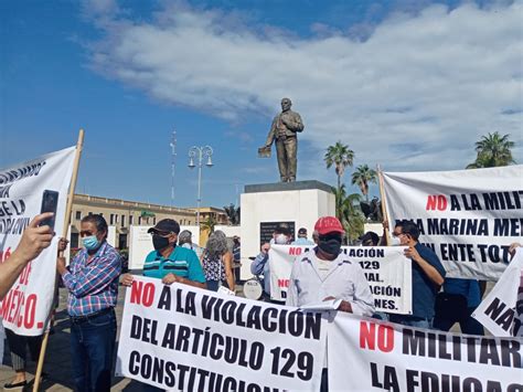 Marinos Mercantes Protestan Frente A La Primera Regi N Naval De