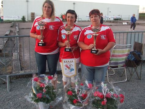 Championnes triplettes feminines Actualités Amicale Bouliste