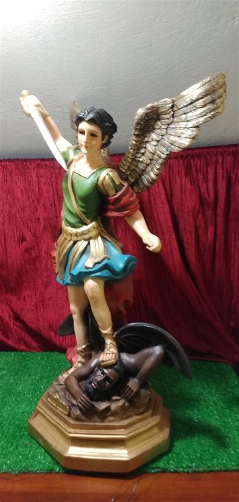 San Miguel Arcángel Figura De Resina 61cm X 38cm X 21cm Meses sin