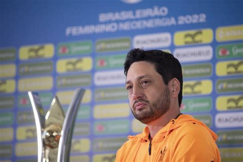 CBF anuncia Arthur Elias como novo técnico da Seleção Brasileira Feminina