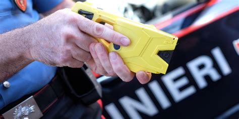 Alto Adige I Carabinieri Usano Il Taser Accusa Un Malore E Muore