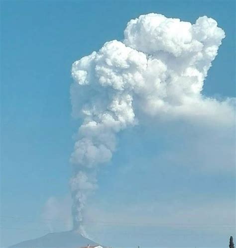 Eruzione Etna Nuovo Spettacolare Parossismo In Corso Fontana Di Lava