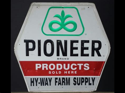 Pioneer Corn Product SST 44x48 At Gone Farmin Nashville 2014 As M41