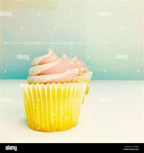 Strawberry Buttercream Frosting Hi Res Stock Photography And Images Alamy