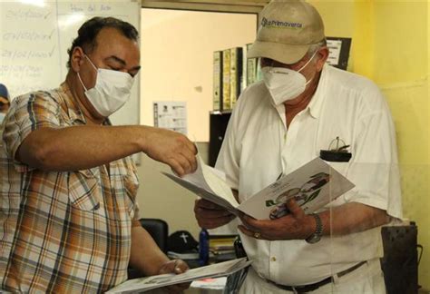 El INRA entrega títulos agrarios que benefician a 200 familias de la