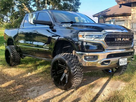 2019 Ram 1500 With 24x14 76 Arkon Off Road Lincoln And 35135r24 Amp