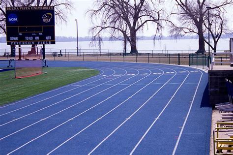 How indoor and outdoor track differ – The Tack Online