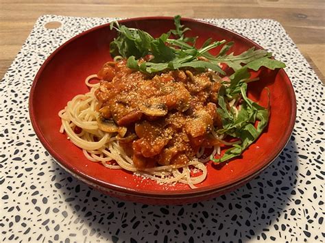 Spaghetti Met Champignons Wortels En Spek In Tomatensaus Brutsellog