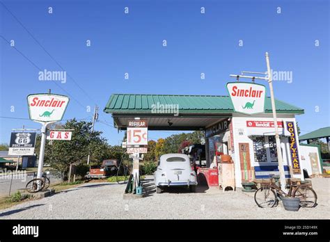 Gary Gay Parita Sinclair Gas Station Paris Junction Missouri Stock Photo Alamy