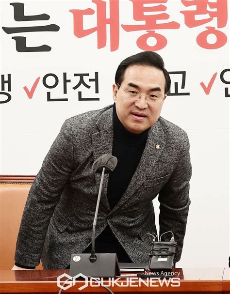 회의 참석하는 박홍근 원내대표