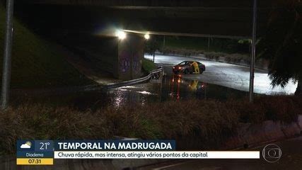 Vídeo Temporal na madrugada causa alagamentos e queda de energia na