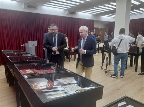 Dhurata E çmuar E Bibliotekës Së Presidencës Turke Për Bibliotekën