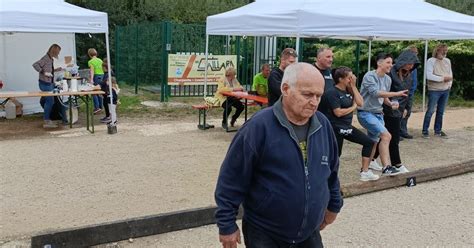 En image Échenans sous Mont Vaudois Succès de la pétanque avec trois