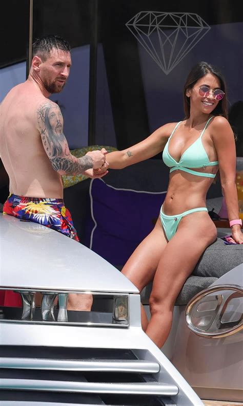 Vợ Messi thu hút mọi ánh nhìn khi diện bikini