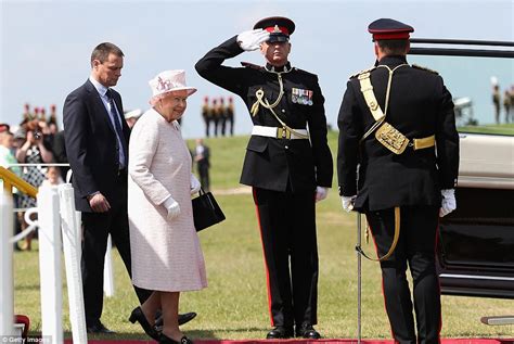 The Queen Elizabeth Celebrates 300 Years Of The Royal Artillery Daily