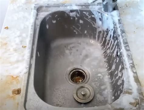 Landlord walks in to find home abandoned in filthy, messy state