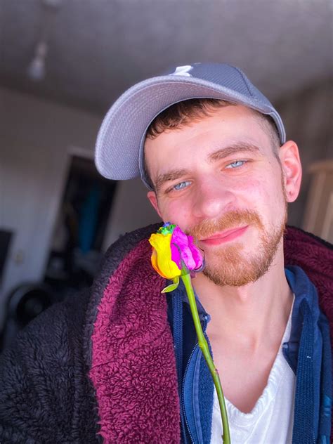 Happy Valentines Day All 🥰🥰🌹🏳️‍🌈 A Rose For All The Singles Out There