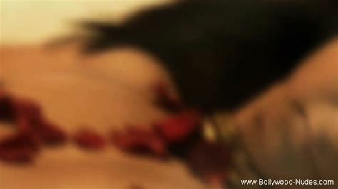 Beautiful Indian Babe Shows Off India Babe