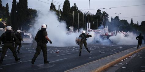 Violentas Protestas En Grecia Contra Proyecto De Austeridad Primera Hora