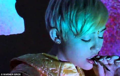 Miley Cyrus Loses Her Brain In The Flaming Lips Blonde SuperFreak Steals The Magic Brain