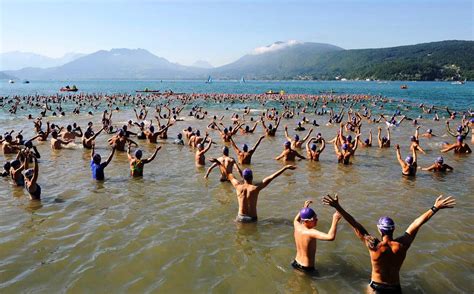 Natation La E Travers E Du Lac D Annecy La Nage Se Pr Pare