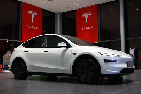 Tesla Is Already Improving Actually Smart Summon ASS