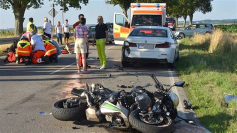 Polizei Unfall B Bei Erding Biker In Lebensgefahr Rentner Berholt