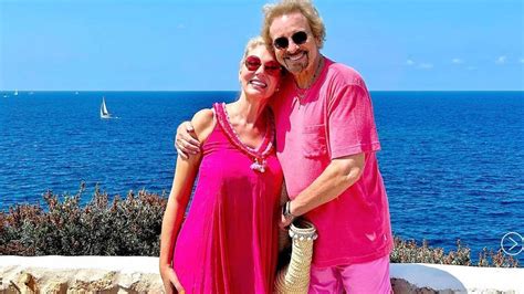 Entspannt Auf Ibiza Thomas Gottschalk Und Karina Mro Machen Ne Super