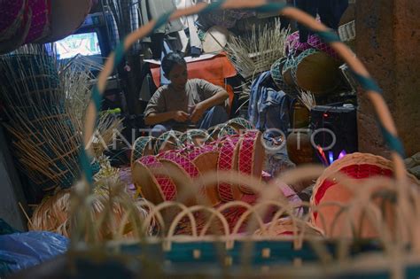 Produksi Keranjang Parsel Di Makassar Antara Foto