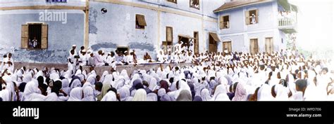 Mahatma Gandhi during Salt Satyagraha in meeting Surat, Gujarat, India ...