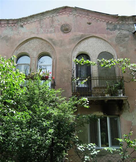 Living Rootless: Rustavi: Dumbadze Street